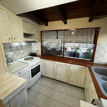 Moonbeam Townhouse Skiathos Town